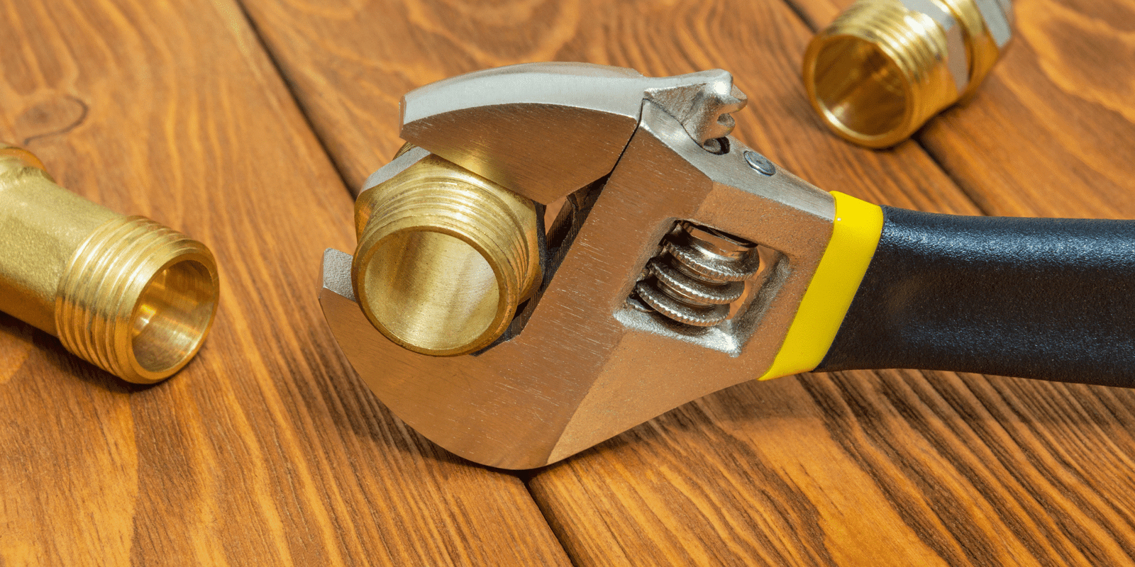 Imagen de una llave ajustable herramientas que todo hogar debe tener - llave ajustable